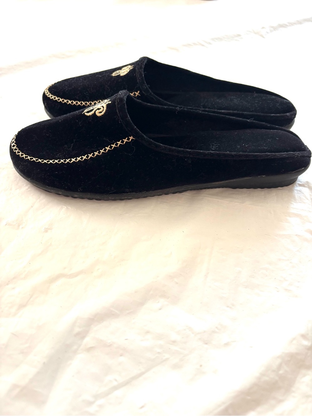 NWOT Avsa Black Velvet Slip-On Mule Slippers with Gold Stitching SZ 7.5 Euro 38 - Picture 7 of 9